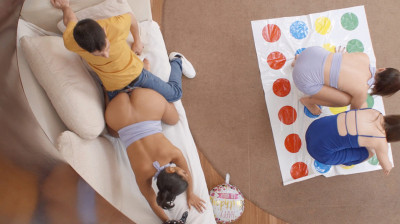 Jordi se enreda con varias mujeres