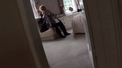 Pasión interracial en el dormitoria de una milf