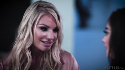 Rachael Cavalli, Sophia Burns - Never Meet Your Heroes