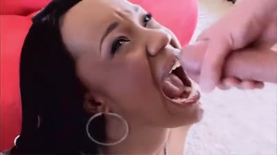 Mulatas en un trío anal interracial