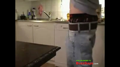 sagger boy cumming in the table