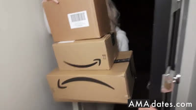 Naked Guy Surprises Delivery Girl, Ends Up Fucking Her