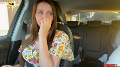 Teen folla en el coche