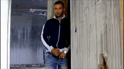 Espiando um macho latino amador se masturbando até o orgasmo