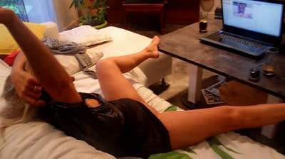 Intense webcam fuck in front of more than 100 Internet users